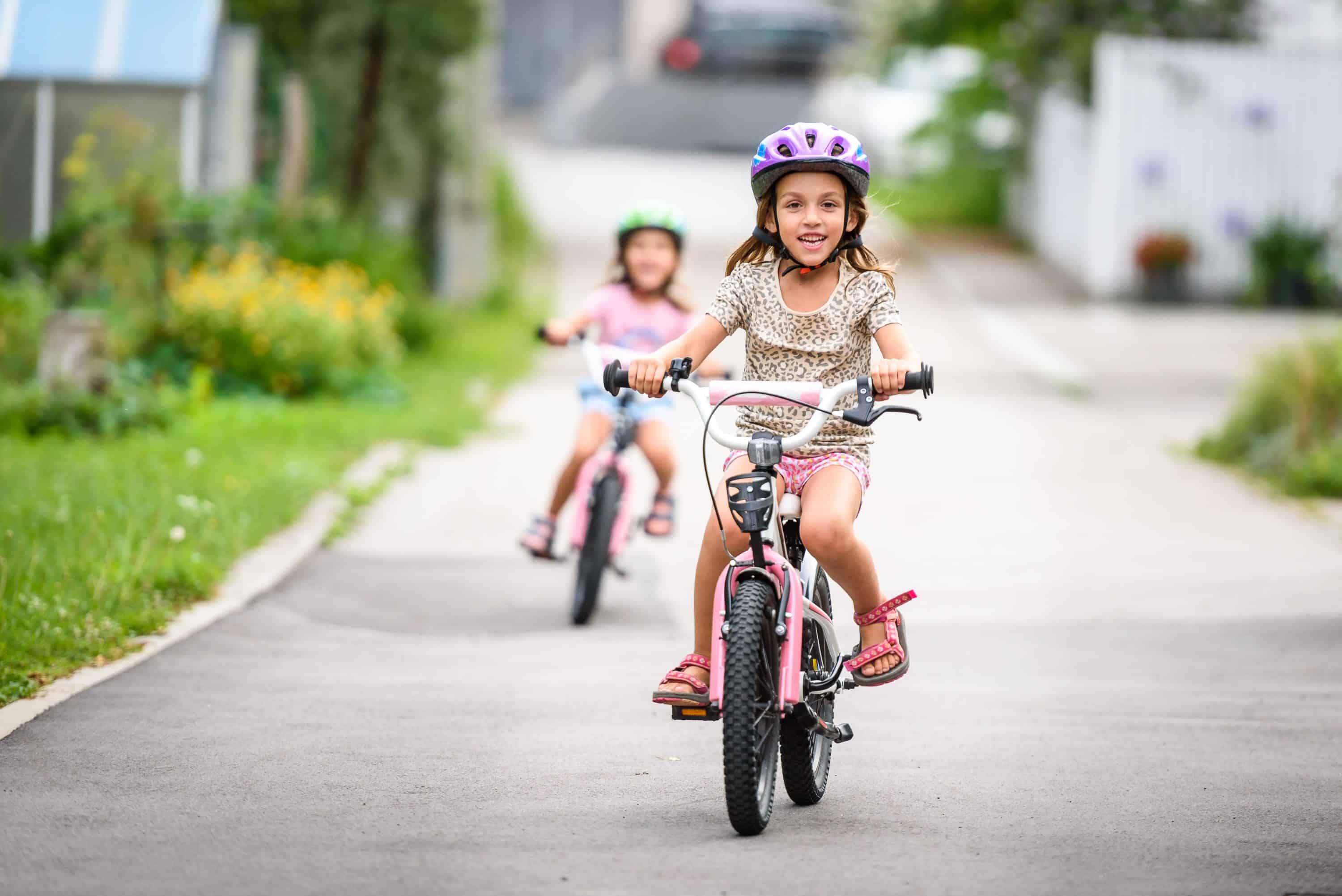 criança com o tamanho de bicicleta por altura infantil ideal
