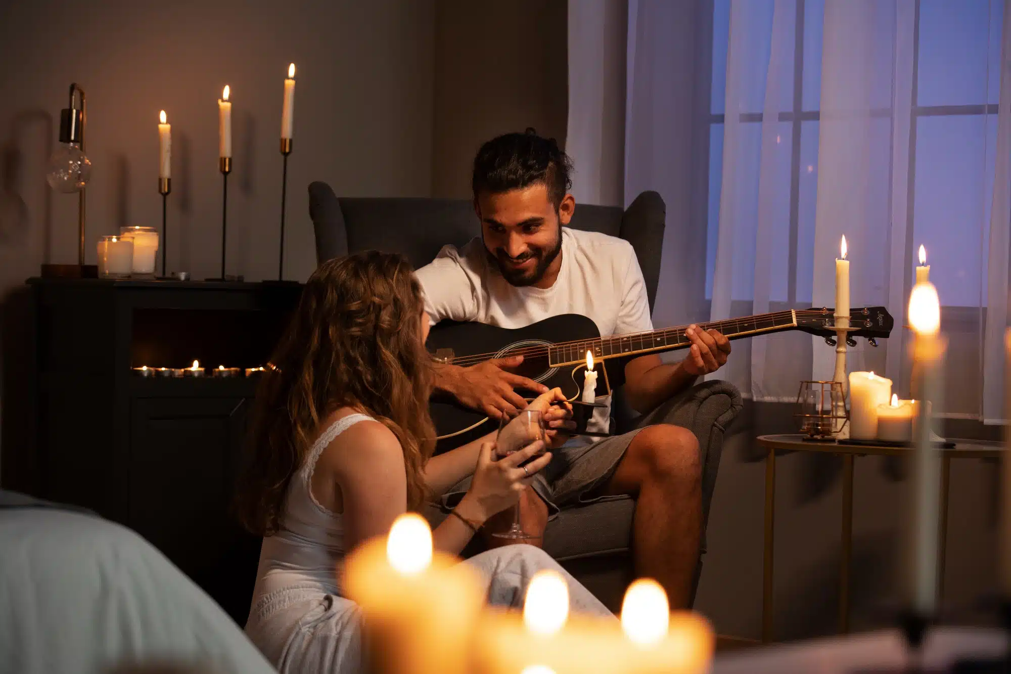 casal surpreedendo no presente dia dos namorados